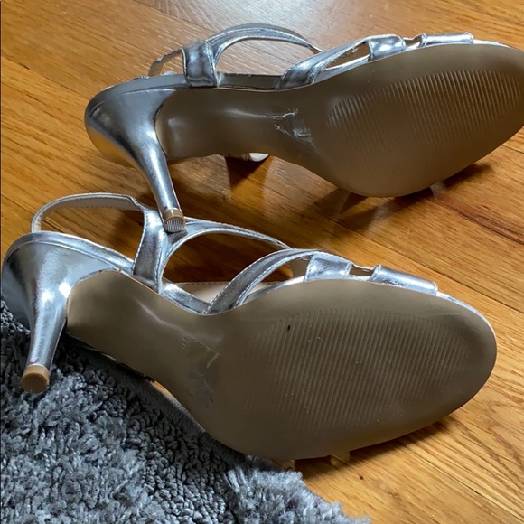 Nine West Angelina Silver Heels - Picture 3 of 3